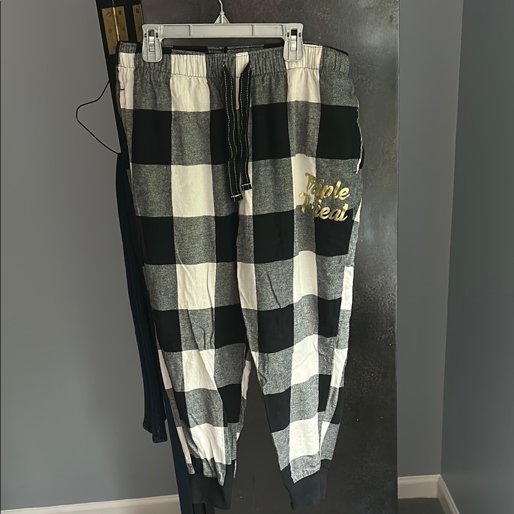 Old Navy Black and White Plaid Pants Triple Threat